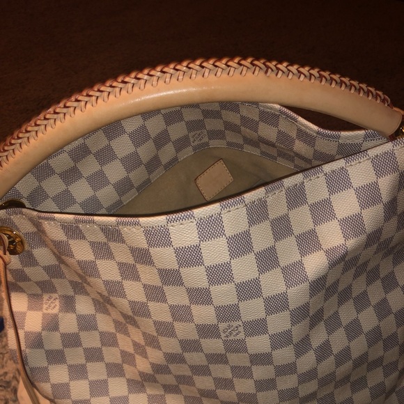 Authentic Louis Vuitton Artsy MM Handbag. - Picture 2 of 6
